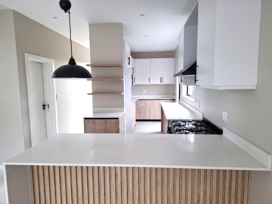 4 Bedroom Property for Sale in Lemoenkloof Western Cape